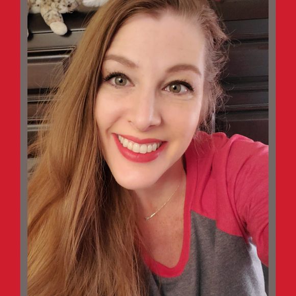 Meet your Posher, Nicole - Picture 1 of 1